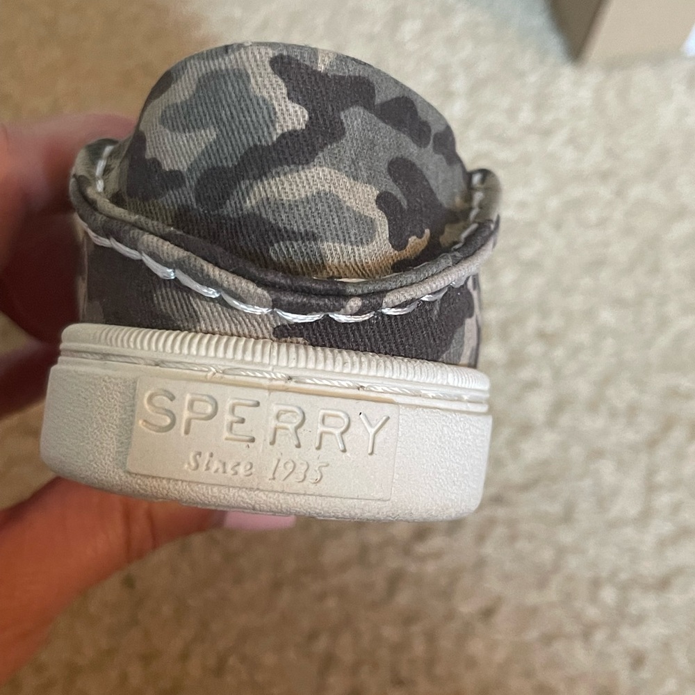 SPERRY KIDS SLIP ON’S - Picture 5 of 5